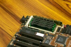 Micron Stock Rides the Summer Heat as Semiconductor Market Braces for Turbulence