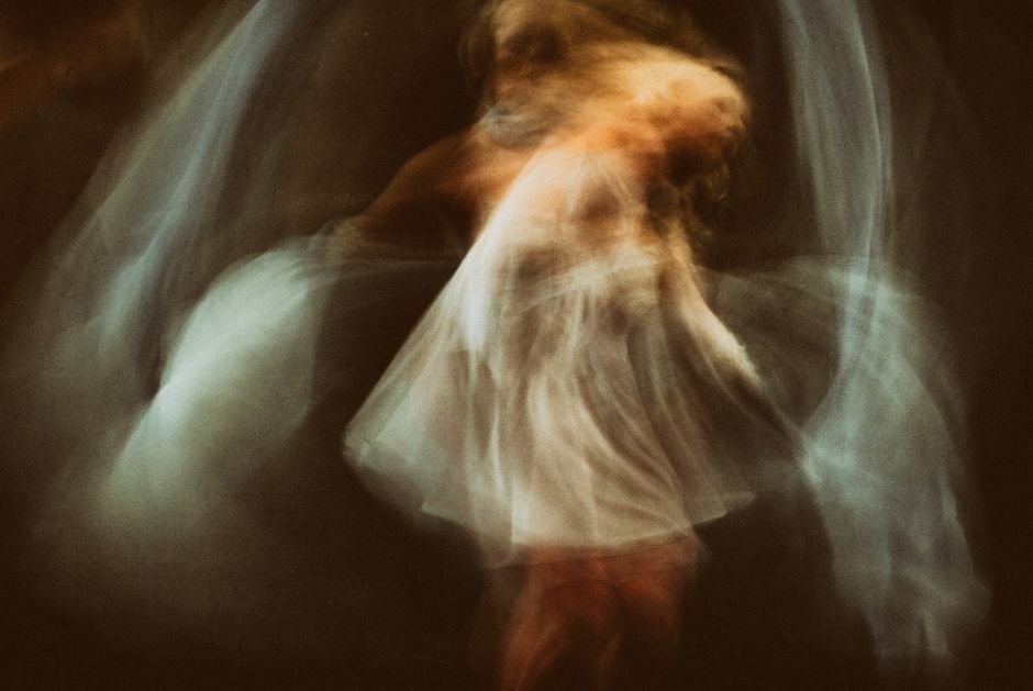Sunday's Sway: Between Transformation and Tradition