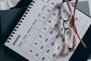 Monday's Soft Start: Transformational Buzz Under an Aquarius Moon