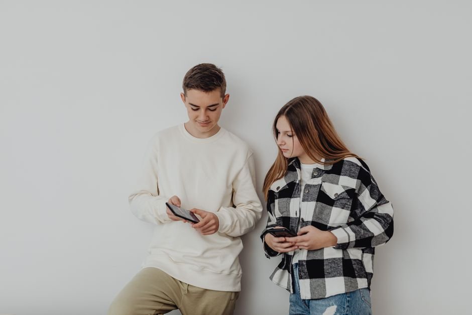 Meta Nukes 750,000 Aussie Teen Accounts—And Wants You to Thank Its AI Police State