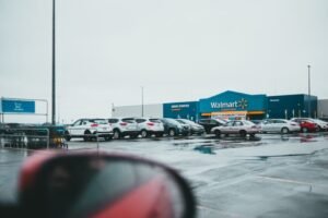 Walmart Stock Defies Retail Chaos but Can’t Outrun Summer Spending Slump