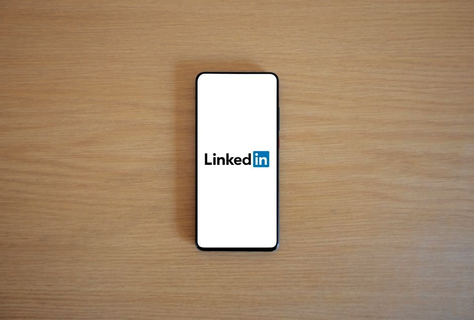LinkedIn SEO Gurus Are Lying About Prompt Engineering—Stop Listening