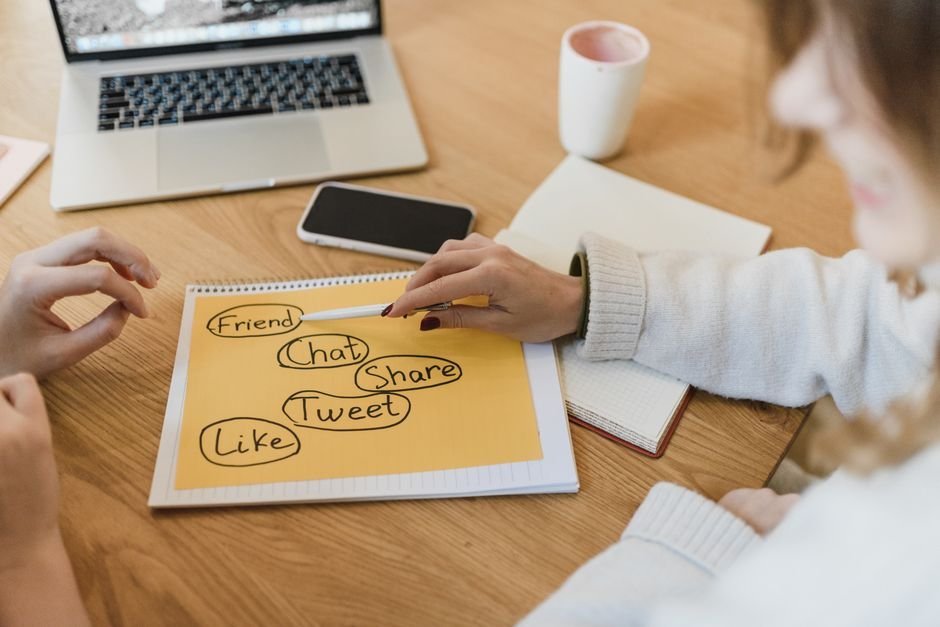 Meta, Threads, X, Pinterest: Autumn Social Platforms Roll Out Fresh AI Ad Tools