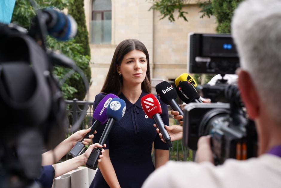 Stop Sending Useless PR Pitches: Reporters Aren’t Your Interns